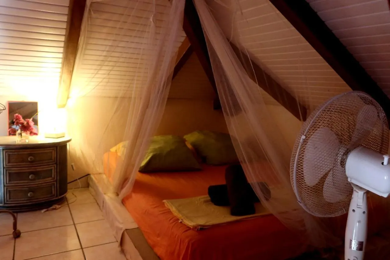 Apartamento Happy Hippies House Sainte-Rose